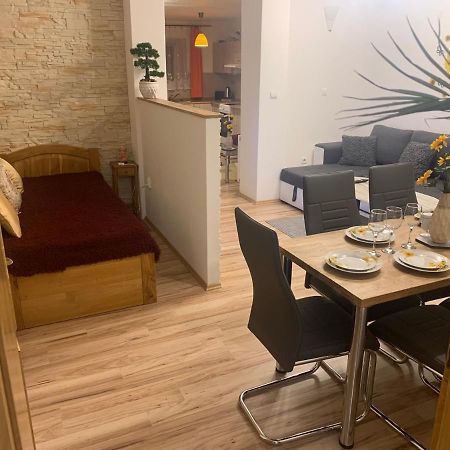 Apartman Slunecnice S Terasou 체스케부데요비체 외부 사진